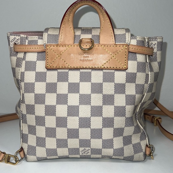 Louis Vuitton - Picture 3 of 7